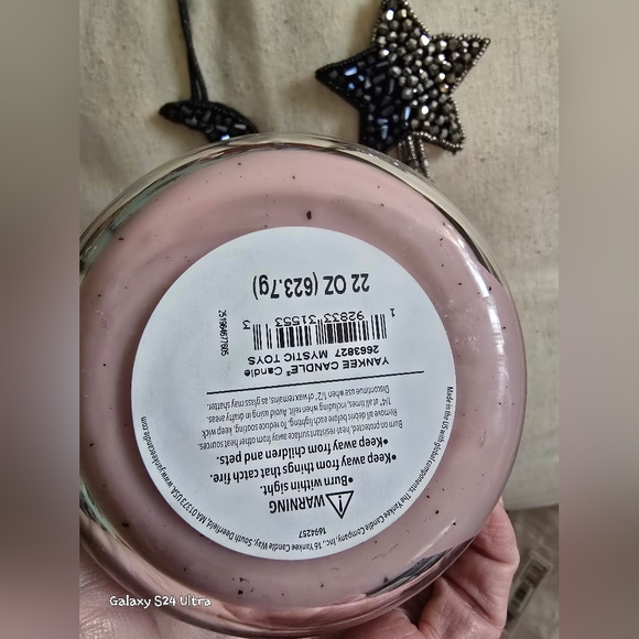 Yankee Candle & 2 Bag Charms 3 Piece Halloween Set: YC 22oz Candle & Moon / Star - Picture 7 of 13